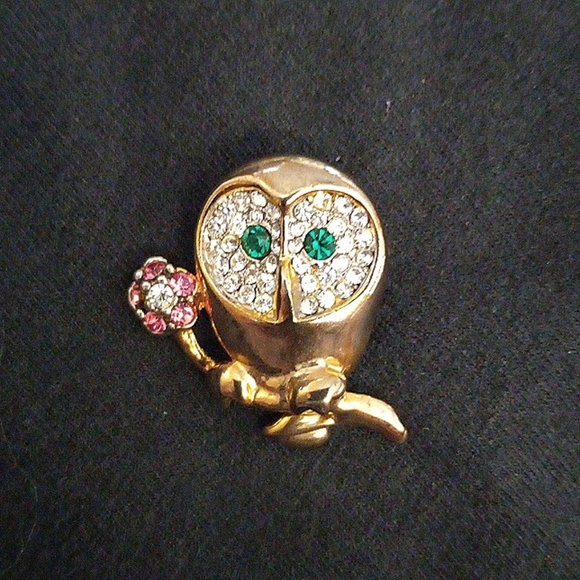 Nat Landau Hyman Goldtone and Rhinestone Owl holding a Flower. - Picture 1 of 3